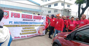Aksi Demo Buruh FSB KIKES KSBSI Mengecam PHK Sepihak