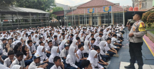 STOP TAWURAN!! Unit Binmas Cengkareng Berikan Edukasi Kepada Siswa