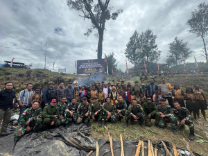 Hadiah Ulang Tahun TNI ke-79 dari Satgas Pamtas Mobile Yonif 509/BY di Sugapa, Intan Jaya