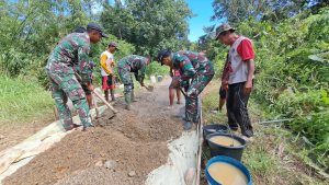 Satgas Pamtas Yonkav 12/BC Karya Bakti Pengecoran Jalan Raya Di Perbatasan