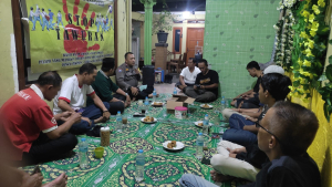 Bhabinkamtibmas Ajak Warga Berikan Edukasi Kepada Anak-anak untuk Cegah Tawuran