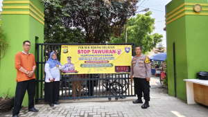 Bhabinkamtibmas Sosialisasikan Pencegahan Tawuran dan Gangguan Kamtibmas di SMPN 51 Bekasi
