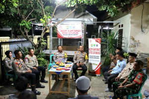 NGOPI KAMTIBMAS DI POS KAMLING CILODONG POLSEK SUKMAJAYA