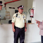 Bhabinkamtibmas Gondangdia Sambang Petugas Pamdal Kantor Bawaslu R.I Perihal Pilkada Aman dan Damai