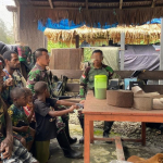 Warga Tomonsatu Sambut Gembira Komsos Marinir Habema