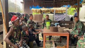 Warga Tomonsatu Sambut Gembira Komsos Marinir Habema