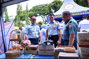 Danlanud Sultan Hasanuddin Hadiri Bazar Ramadhan TNI 2025, Dukung Kesejahteraan Prajurit dan UMKM