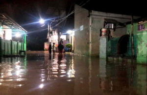 Banjir Luapan Sungai Cimanuk Rendam Permukiman di Garut, Warga Mengungsi