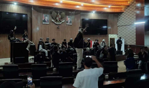 Aksi Demonstrasi di DPRD Kota Bekasi Berujung Anarki, Ketua Komisi 3: Kelompok Setan