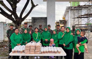 Hangatkan Ramadhan, Koramil 1710-01 Kokonao Bagikan Takjil Gratis di Mimika