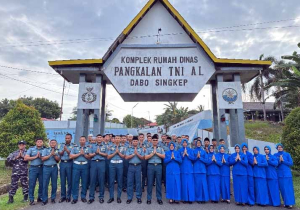 Indahnya Ramadan, Lanal Dabo Singkep Tebar Kebahagiaan dengan Berbagi Takjil Gratis