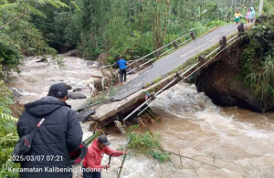 Jembatan Kalibombong Ambruk Diterjang Hujan Deras, Warga Terisolasi