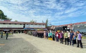 Sinergi TNI-Polri dan Warga: Bersihkan Pasar, Wujudkan Lingkungan Sehat di Simeulue