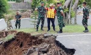 TNI AD Bangun Jembatan Sementara di Kemang Pratama Demi Pulihkan Akses Warga