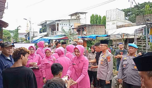 Kapolres Metro Jakarta Utara Gelar Pasar Takjil dan Sosialisasi Mudik Aman di Kelapa Gading