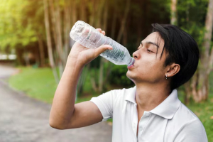 Kurang Minum Air Putih Saat Puasa Bisa Berakibat Fatal, Ini Tanda-Tandanya
