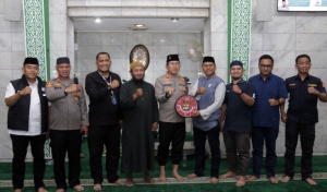 Kapolres Metro Jakarta Utara Jadi Imam Tarawih Keliling, Jamaah Masjid Baiturrahman Ancol Antusias