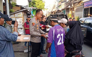 Hangatnya Kebersamaan Ramadan: Polsek Penjaringan Berbagi Takjil di Kelurahan Pejagalan