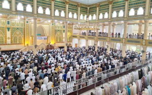 Gema Takbir di Simeulue: Danlanal dan Forkopimda Laksanakan Sholat Idul Fitri Bersama Warga