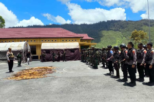 TNI-Polri Bersinergi Jaga Keamanan Puncak Jaya, Sita Panah dan Sajam untuk Cegah Konflik
