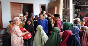Baksos Ramadhan: Toko Harapan Maju dan Tokoh Masyarakat Sukapura Berbagi Kebahagiaan