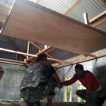 Satgas TMMD 123 Kodim 1510/Sula Mulai Pasang Kusen Pintu dan Jendela RTLH