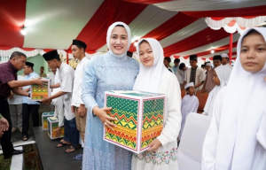 Pangdam XII/Tpr Safari Ramadhan di Pomdam XII/Tpr, Santuni Anak Yatim dan Beri Kejutan Purnawirawan