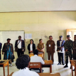 Tangis di Tengah Ujian: Danrem dan Kapolda Papua Tengah Tinjau Pelaksanaan Ujian Nasional di Puncak Jaya