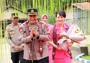 Kapolres Melawi yang Baru Disambut Meriah Dengan Tradisi Adat