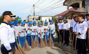 TNI AL dan Warga Dumai Bergotong Royong, Bangun Kepedulian Lewat Aksi Bersih Lingkungan