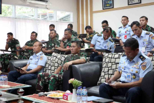 Tier Strategis Komunikasi Waaskomlek Kasau Tinjau Simulator & Avionik di Lanud Sultan Hasanuddin