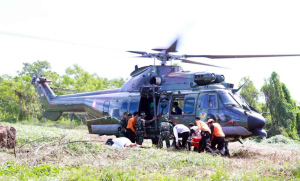 Langit Makassar Berdenyut: Helikopter Caracal Tegaskan Sinergi TNI AU di LKO Hasanuddin 2025