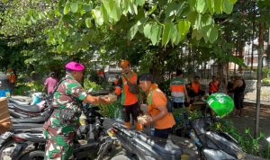 Mereka Menyapu Kota Saat Kita Bersilaturahmi, Prajurit Hiu Perkasa Hadir Membawa Terima Kasih