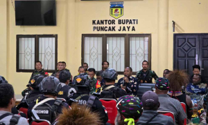 Satgas Yonif 715/Motuliato Turun Tangan, Redam Konflik Antar Pendukung Paslon di Puncak Jaya
