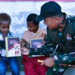 Susu dan Senyum di Pigapu Salah Satu Cara TNI Rawat Mimpi Anak Negeri