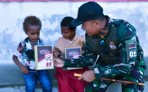 Susu dan Senyum di Pigapu Salah Satu Cara TNI Rawat Mimpi Anak Negeri