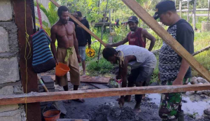 Satgas TMMD dan Warga Pigapu Bergotong Royong Bangun Kampung