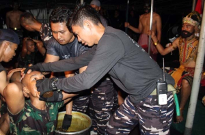 Tradisi Sakral Pelaut Muda di Atas KRI Teluk Amboina-503