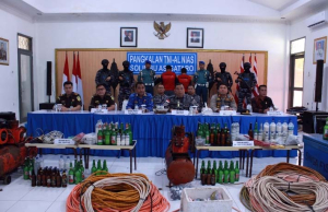 Tim Fleet One Quick Response (F1QR) Lanal Nias Berhasil Menangkap Dua Kapal Ilegal Fishing Menggunakan Bahan Peledak