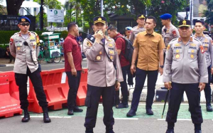 Brimob Metro Jaya Kawal Aksi Damai Ojol di Monas dengan Pendekatan Humanis