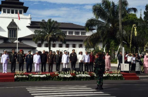 Lanal Bandung dan Ratusan Pemuda Nyatakan Janji untuk Bangkit Dalam Upacara Kebangkitan Nasional
