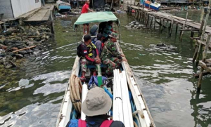 Satgas TMMD Ternate Seberangi Laut Bantu Warga Guaria Dapatkan Air Bersih