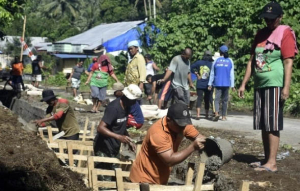 Ibu-Ibu Super: Ember dan Semangat Jadi Senjata Membangun Desa