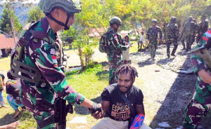 Satgas Yonif 715/Mtl Jadi Sandaran Harapan Warga Korban Konflik