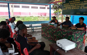 Satgas TMMD Kodim 1710/Mimika Gelar Penyuluhan Hukum, Bahas KDRT dan Peran Hukum di Tengah Masyarakat