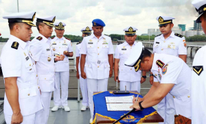 KRI Imam Bonjol-383 Berganti Komandan di Tengah Misi Perbatasan Indonesia-Malaysia