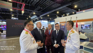 Bahas Patroli dan Kursus Kapal Bersama Polisi Pantai Singapura di IMDEX