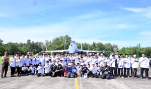 Anak-anak Sulsel Takjub Lihat Pesawat Tempur di Lanud Sultan Hasanuddin