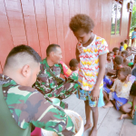 Sentuhan Kasih TMMD Posyandu Keliling untuk Ibu dan Balita di Pedalaman Papua