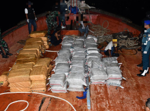 Kapal Asing Pembawa 1,9 Ton Narkotika Ditangkap TNI AL di Selat Durian